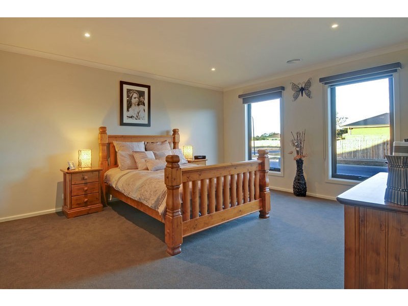 17 -19  Sweetwater Place, Moe VIC 3825