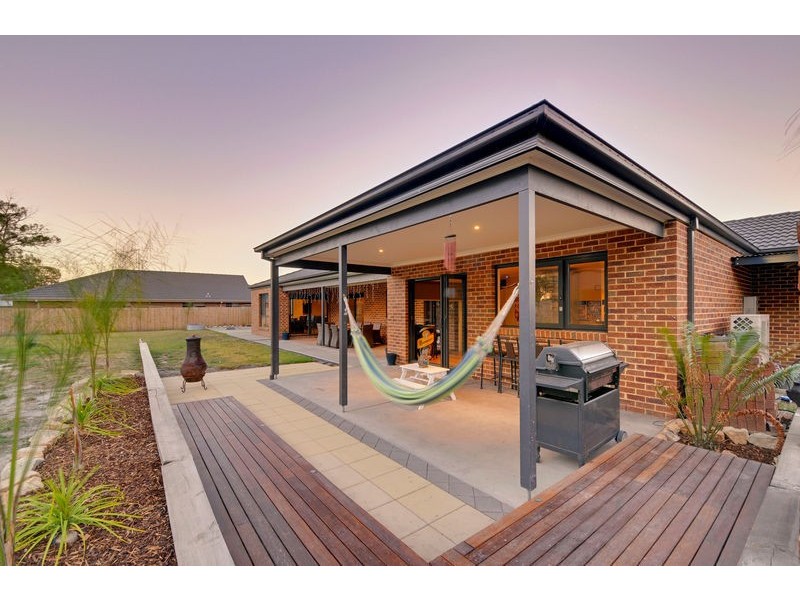 17 -19  Sweetwater Place, Moe VIC 3825