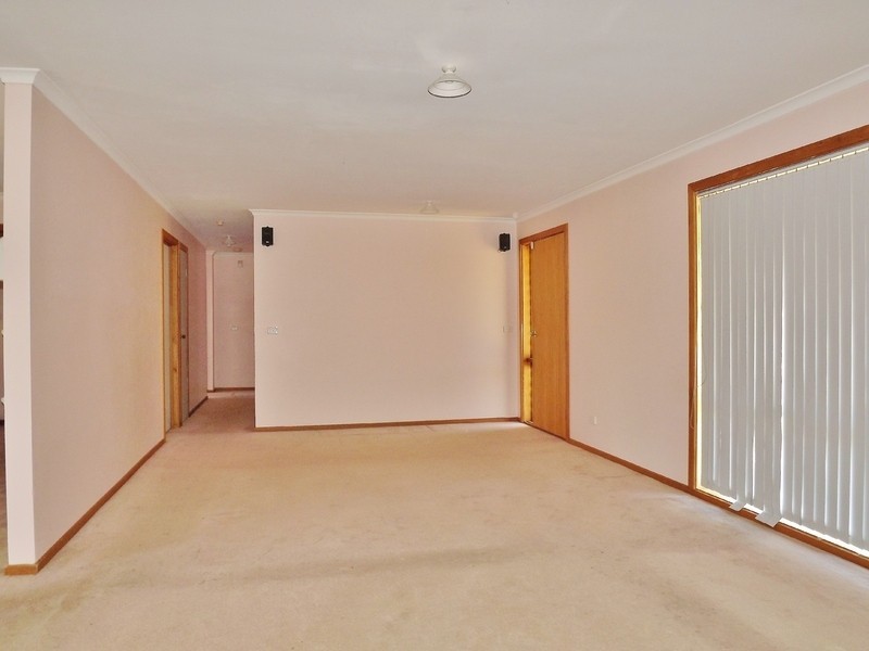 13 Dinwoodie Drive, Newborough VIC 3825