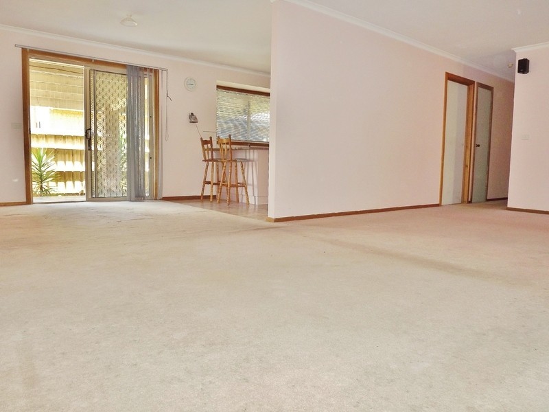 13 Dinwoodie Drive, Newborough VIC 3825