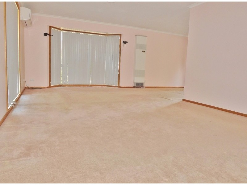 13 Dinwoodie Drive, Newborough VIC 3825