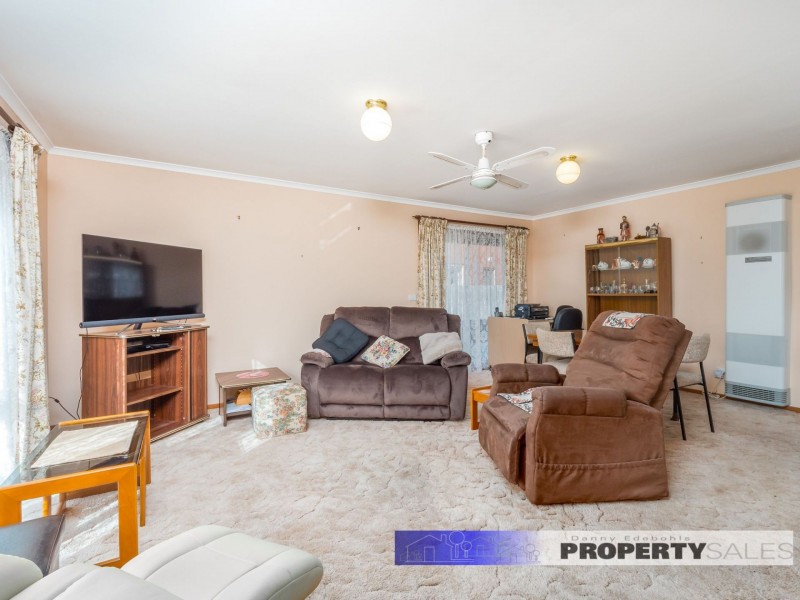 1/70 Ollerton Avenue, Newborough VIC 3825