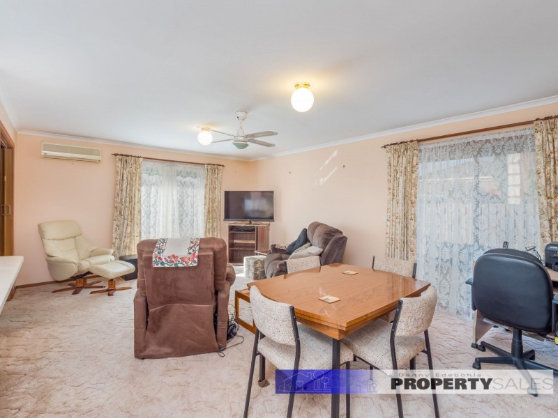 1/70 Ollerton Avenue, Newborough VIC 3825