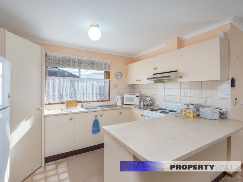 1/70 Ollerton Avenue, Newborough VIC 3825