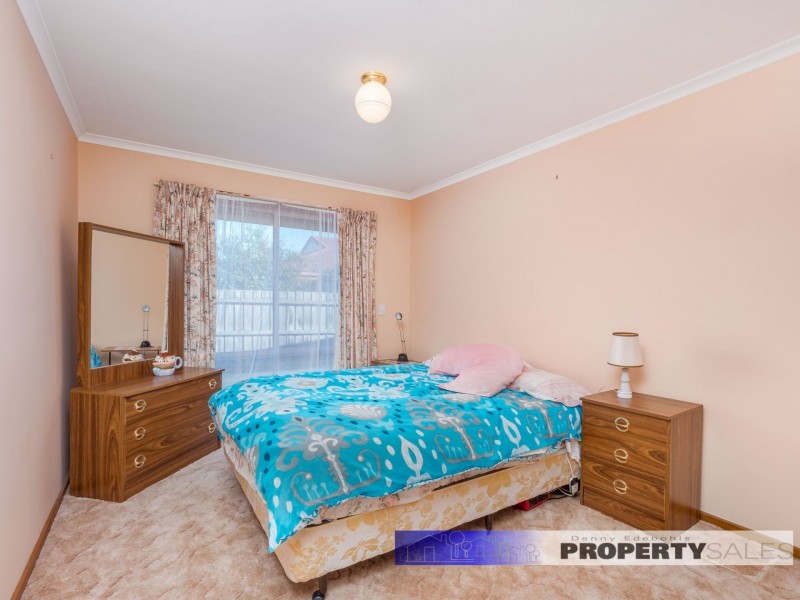 1/70 Ollerton Avenue, Newborough VIC 3825