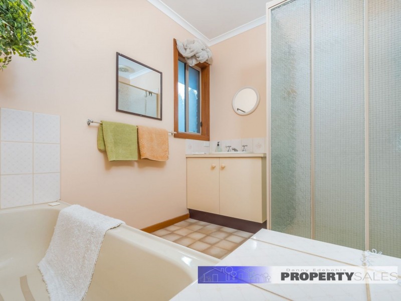 1/70 Ollerton Avenue, Newborough VIC 3825
