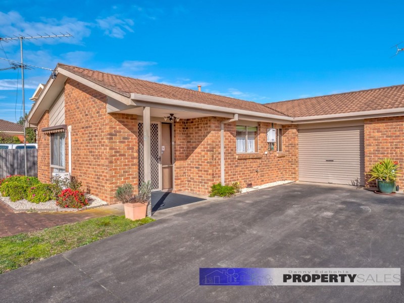 1/70 Ollerton Avenue, Newborough VIC 3825