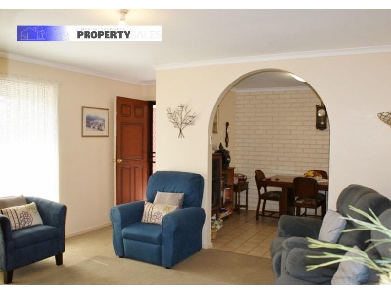 2/24 Ollerton Avenue, Newborough VIC 3825