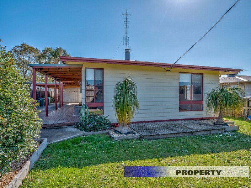 24 Alexander Avenue, Moe VIC 3825