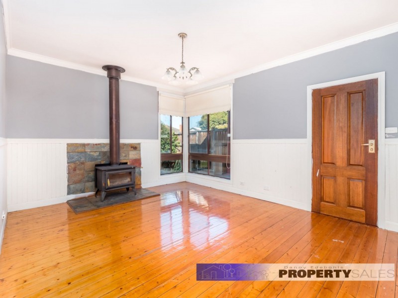 24 Alexander Avenue, Moe VIC 3825
