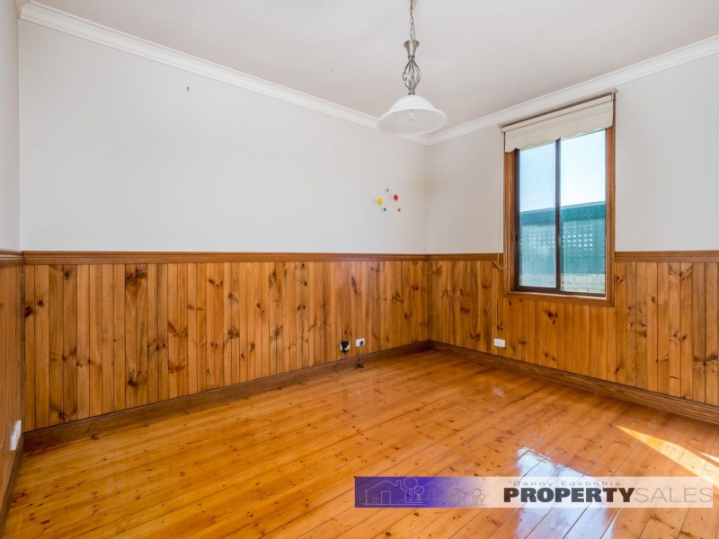 24 Alexander Avenue, Moe VIC 3825