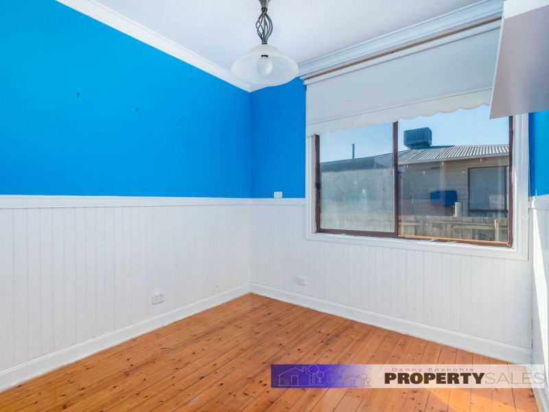 24 Alexander Avenue, Moe VIC 3825