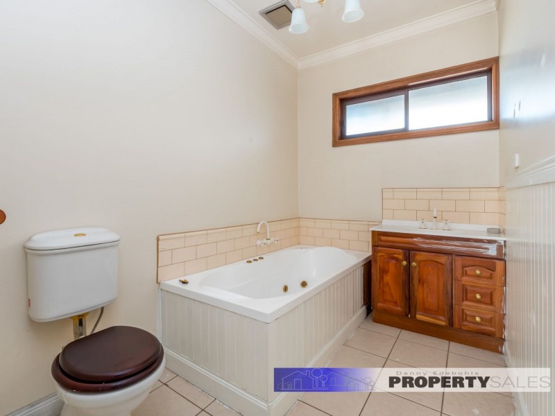 24 Alexander Avenue, Moe VIC 3825