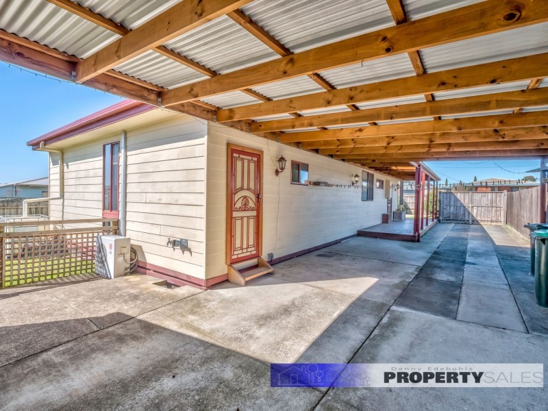 24 Alexander Avenue, Moe VIC 3825