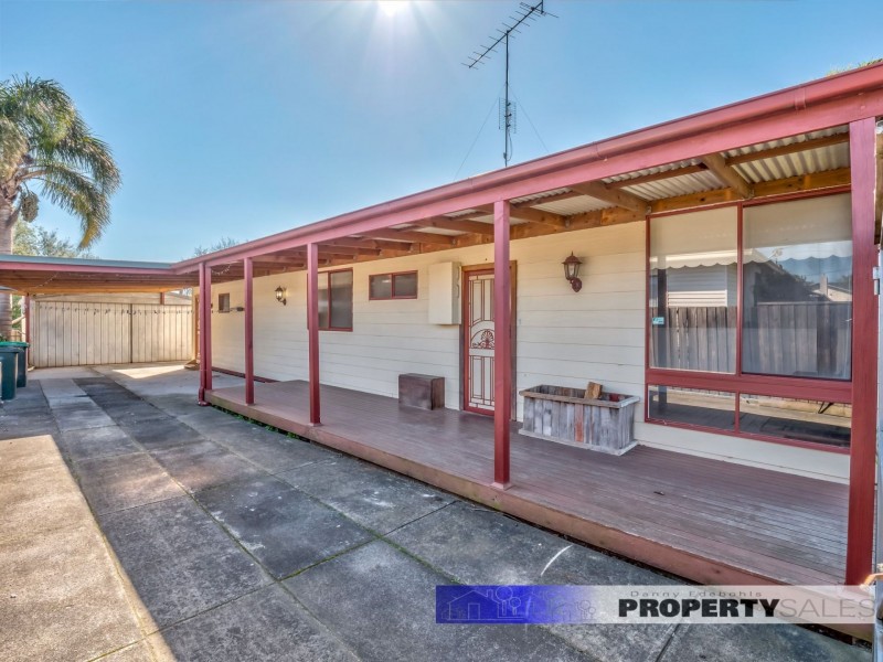 24 Alexander Avenue, Moe VIC 3825