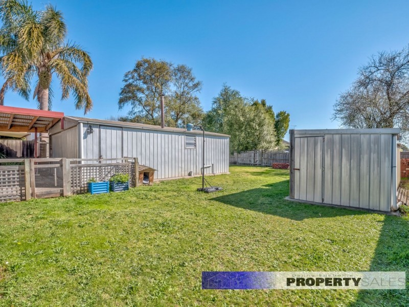 24 Alexander Avenue, Moe VIC 3825