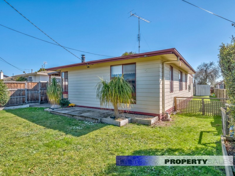 24 Alexander Avenue, Moe VIC 3825