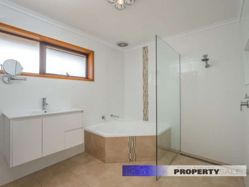 25 Cemetery Road, Moe VIC 3825