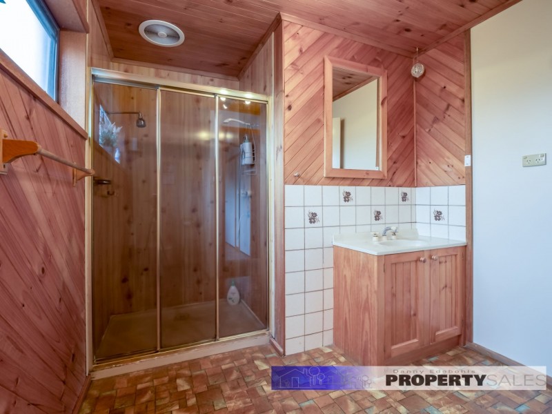 25 Cemetery Road, Moe VIC 3825