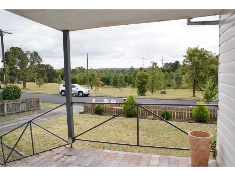 54 Eastern Avenue, Newborough VIC 3825