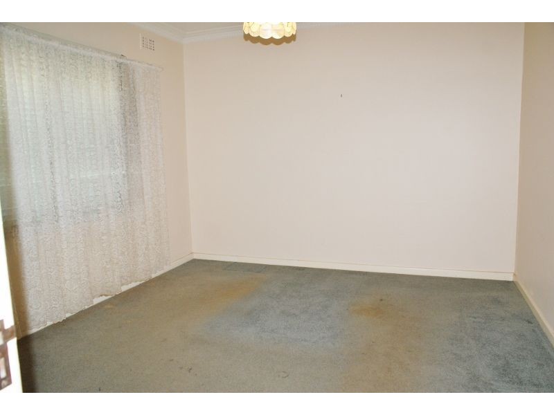 12 Monte Crescent, Moe VIC 3825