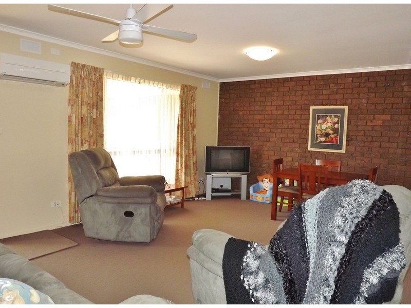 2/2 O’Reilly Court, Moe VIC 3825