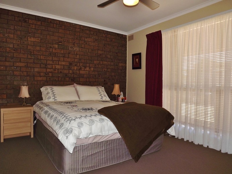 2/2 O’Reilly Court, Moe VIC 3825