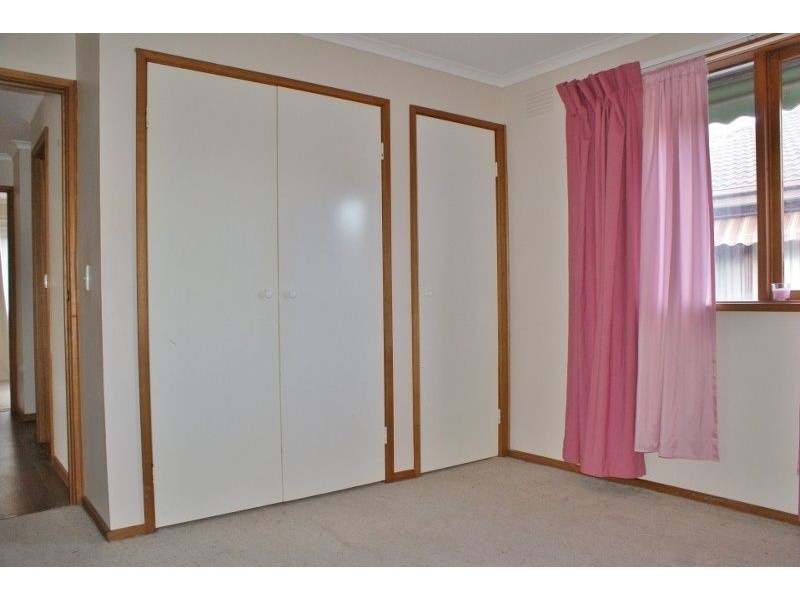 1/36 Ollerton Avenue, Newborough VIC 3825