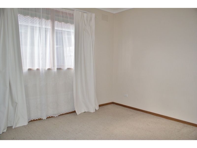 1/36 Ollerton Avenue, Newborough VIC 3825