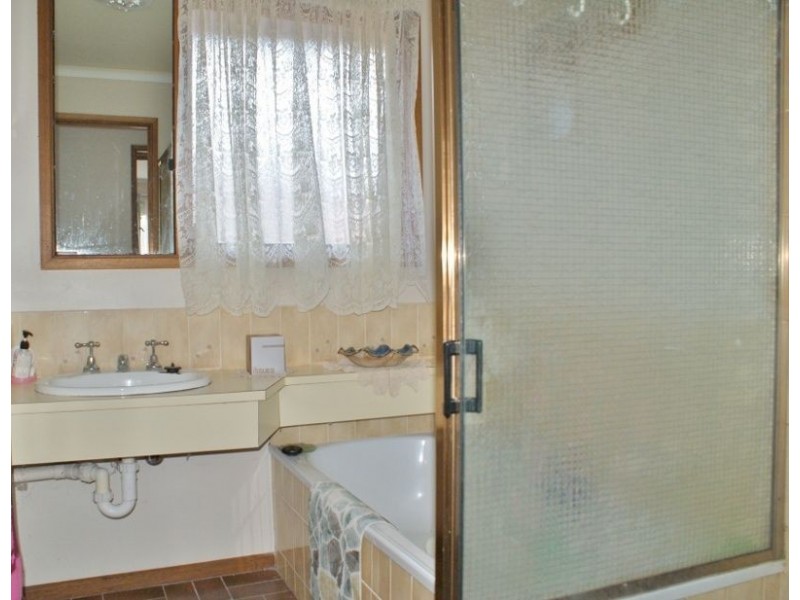 1/36 Ollerton Avenue, Newborough VIC 3825