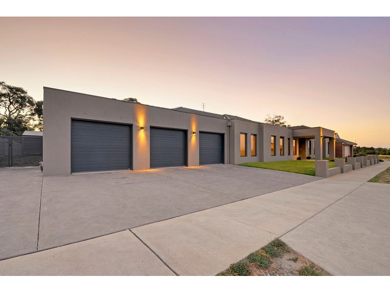 17 -19 Sweetwater Place, Moe VIC 3825