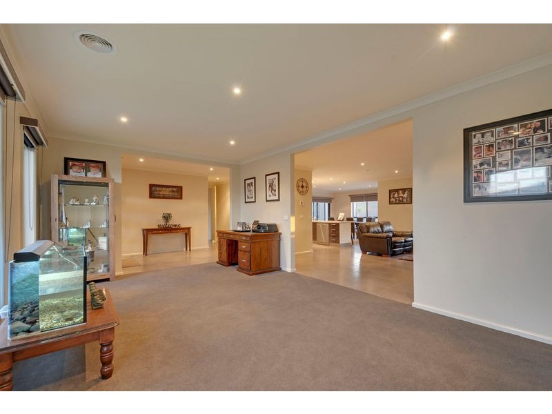 17 -19 Sweetwater Place, Moe VIC 3825