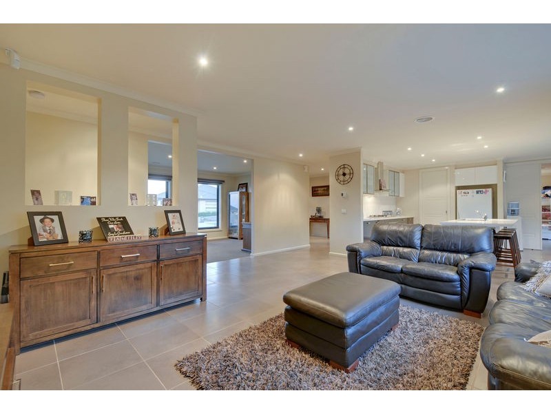 17 -19 Sweetwater Place, Moe VIC 3825