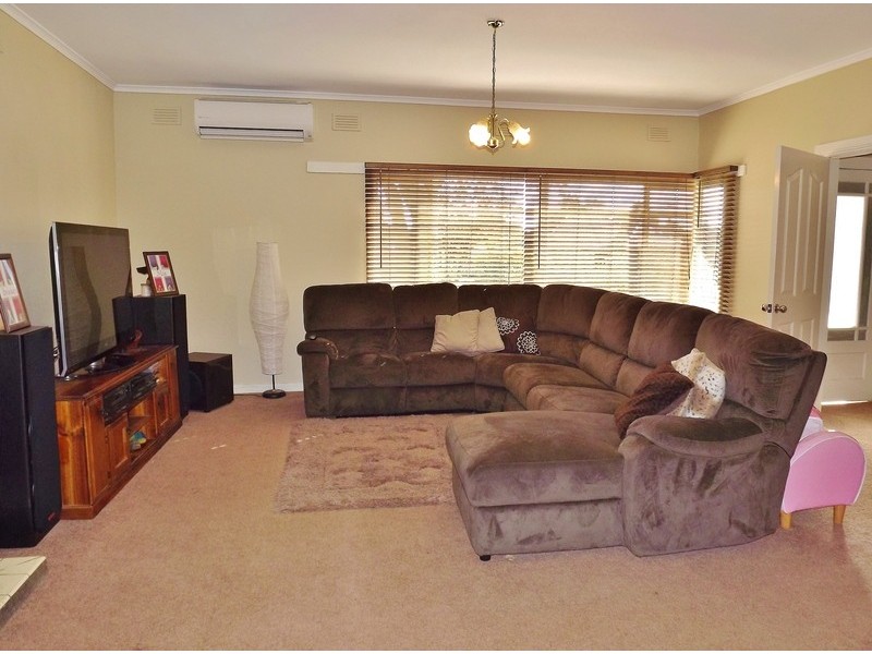 16 Chamberlain Road, Newborough VIC 3825