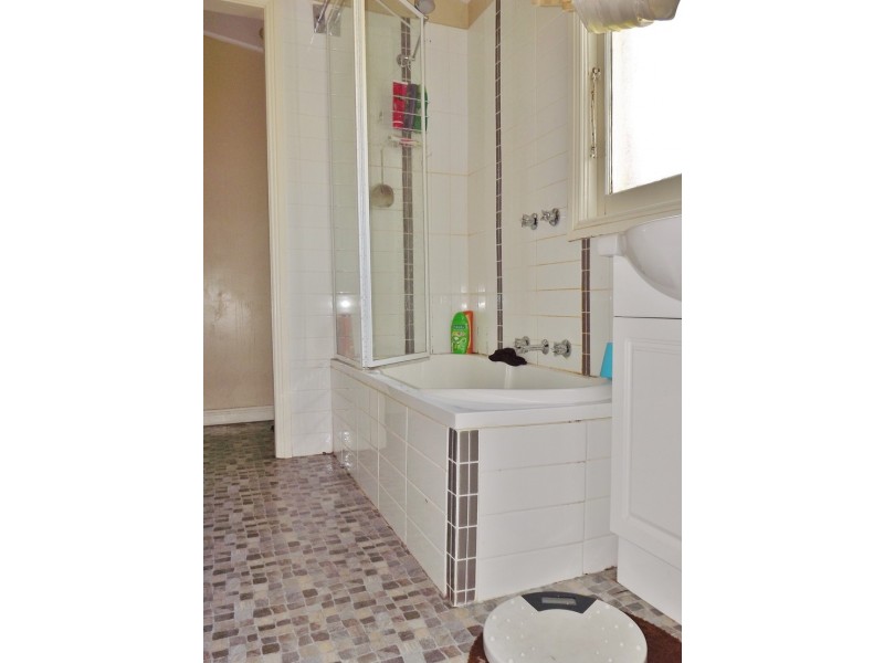 16 Chamberlain Road, Newborough VIC 3825