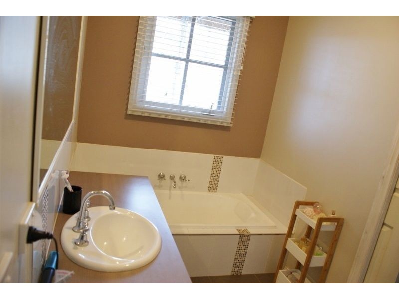 4 Hyland Street, Moe VIC 3825