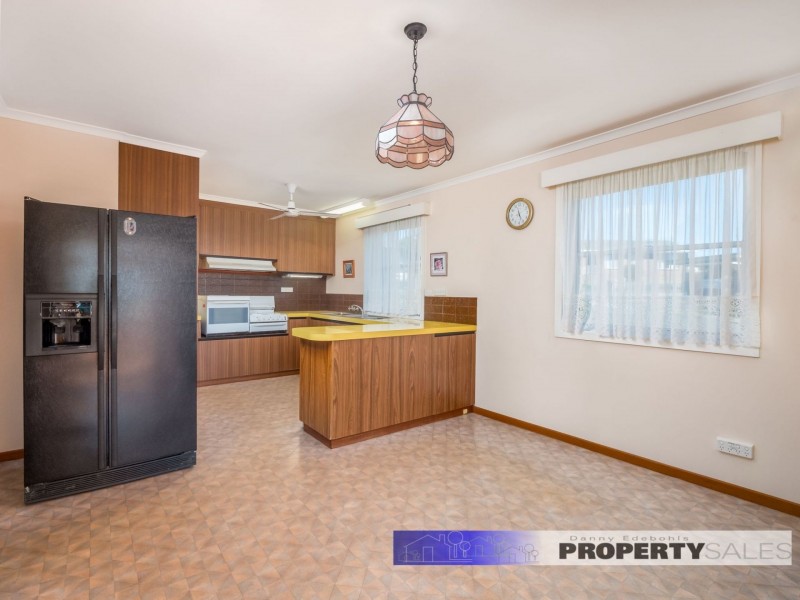 8 Ford Avenue, Newborough VIC 3825