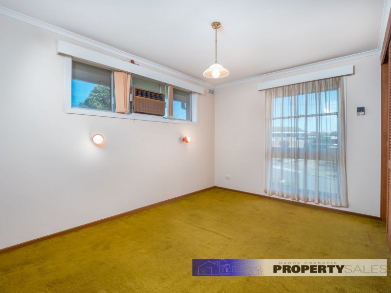 8 Ford Avenue, Newborough VIC 3825