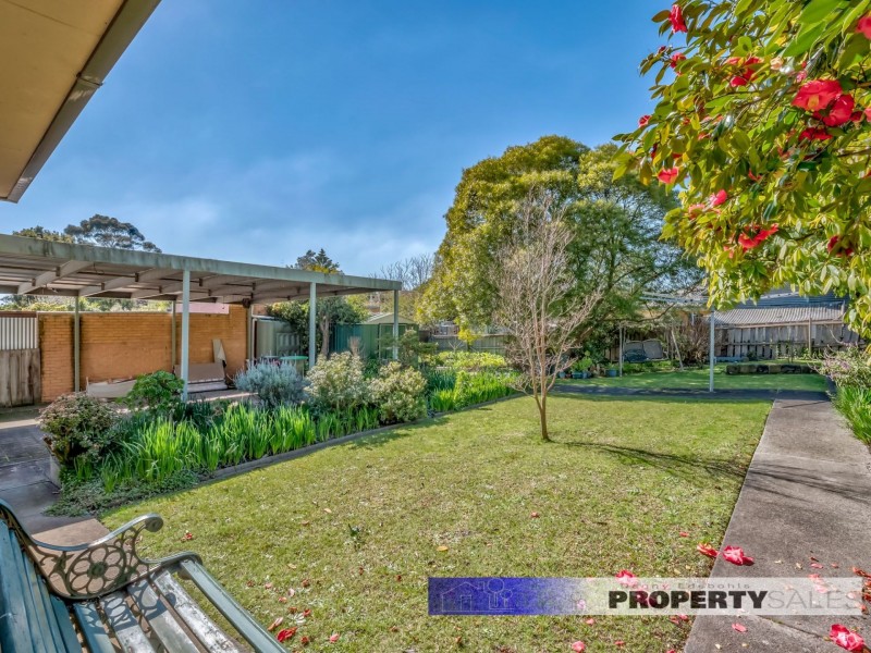 8 Ford Avenue, Newborough VIC 3825