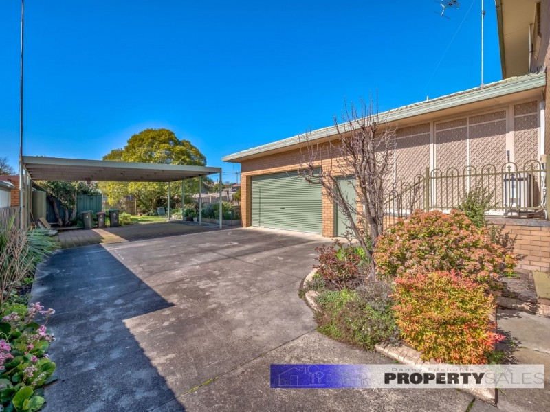 8 Ford Avenue, Newborough VIC 3825