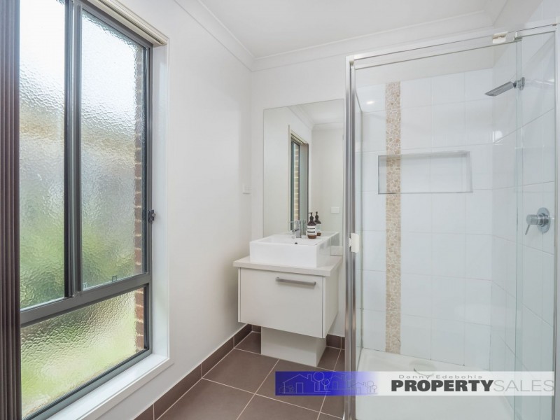 2 Robin Close, Newborough VIC 3825