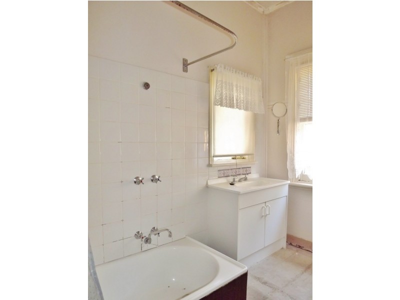 14 Reservoir Road, Moe VIC 3825