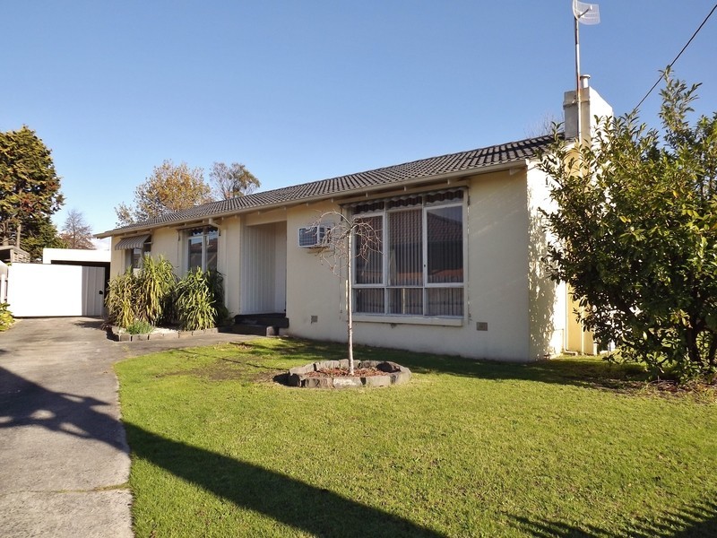 27 Northern Avenue, Newborough VIC 3825