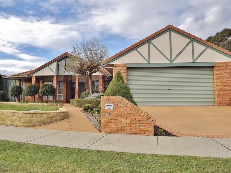 4 Amaroo Way, Newborough VIC 3825