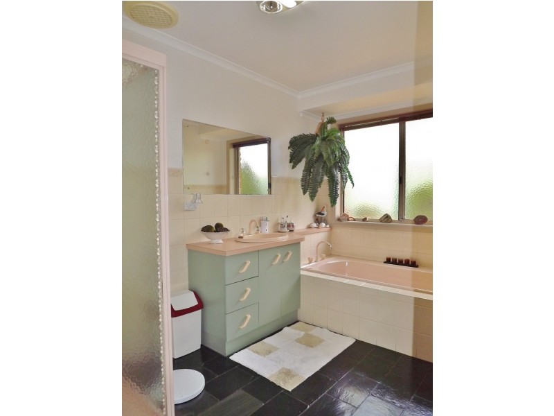 4 Amaroo Way, Newborough VIC 3825