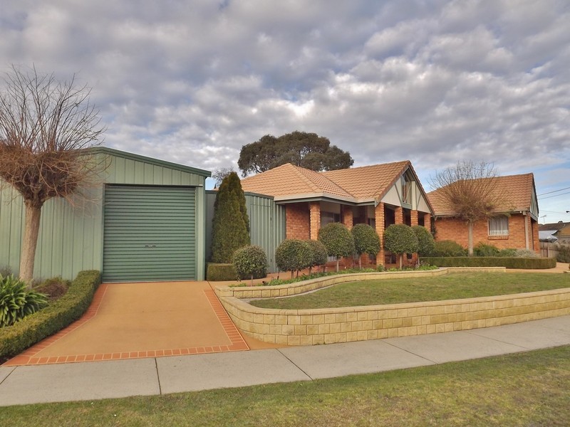 4 Amaroo Way, Newborough VIC 3825