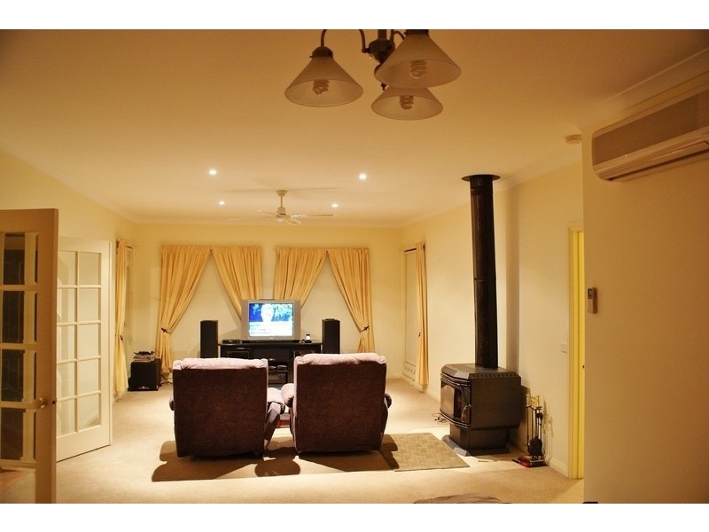 115 McGraths Track, Hernes Oak VIC 3825
