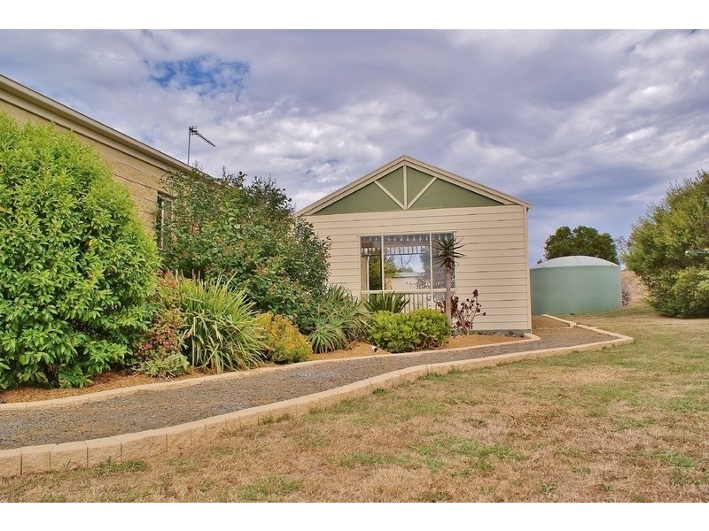 115 McGraths Track, Hernes Oak VIC 3825