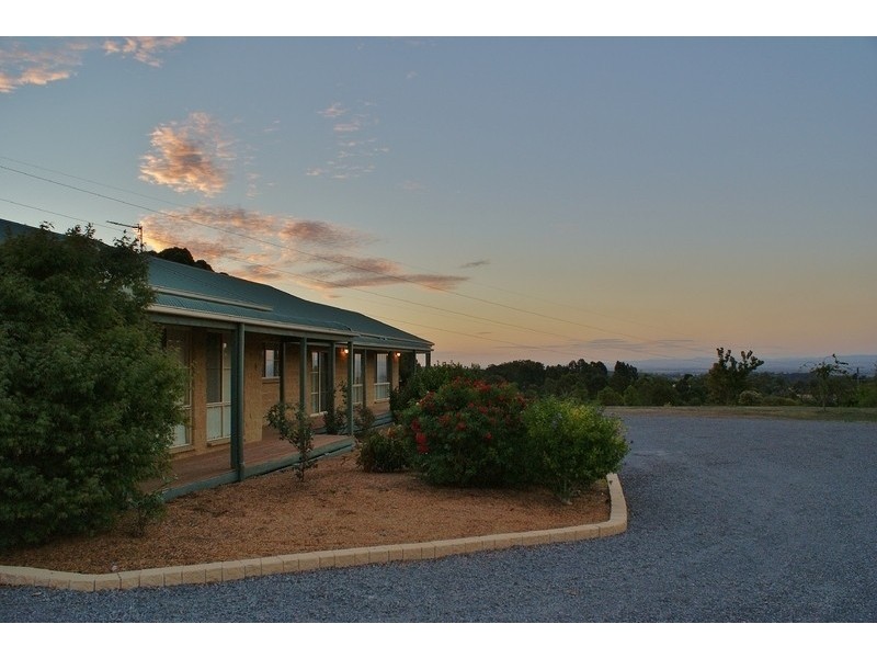 115 McGraths Track, Hernes Oak VIC 3825