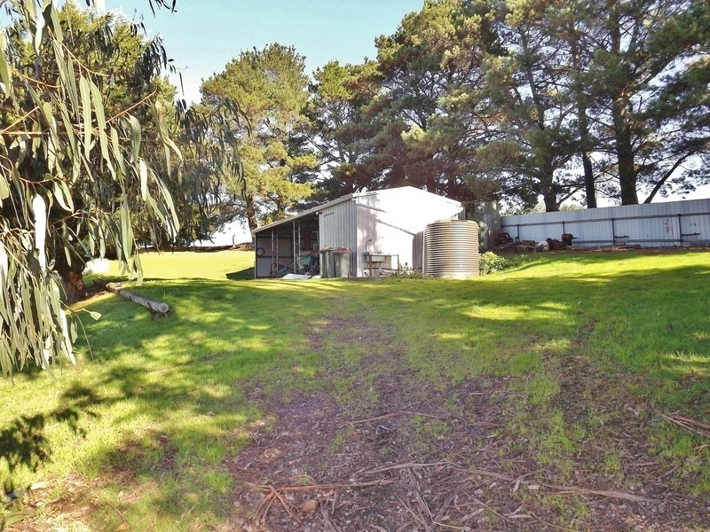 90 McGraths Track, Hernes Oak VIC 3825